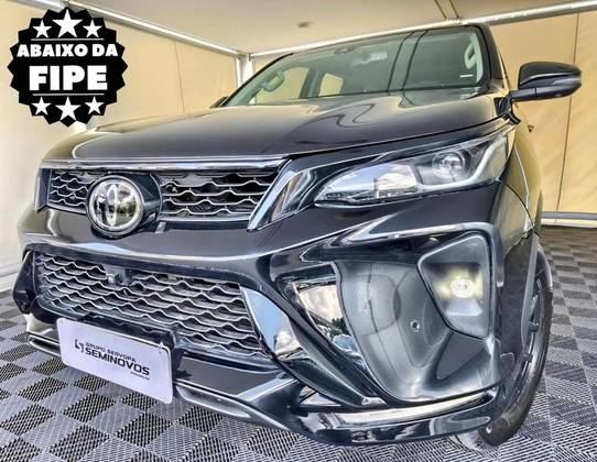 TOYOTA HILUX SW4 2.8 D-4D TURBO DIESEL SRX PLATINUM 7L 4X4 AUTOMÁTICO